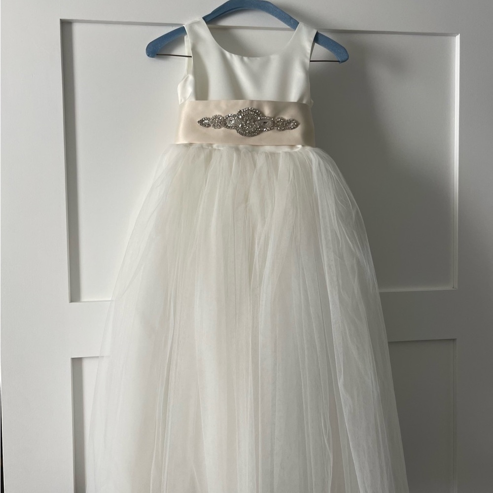 Special Occasion Elegant White Kids Dress with Embellished Waist